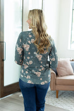 Load image into Gallery viewer, Kayla Lightweight Pullover - Green and Tan Floral