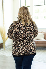 Load image into Gallery viewer, Quinn ZipUp Cowl - Leopard