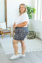Load image into Gallery viewer, Jamie Shorts - Black Floral