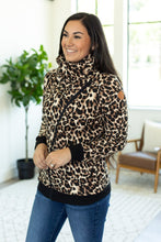 Load image into Gallery viewer, Quinn ZipUp Cowl - Leopard