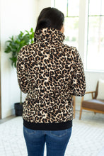 Load image into Gallery viewer, Quinn ZipUp Cowl - Leopard