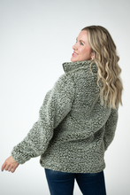 Load image into Gallery viewer, Two Tone Fullzip Sherpa - Olive and White