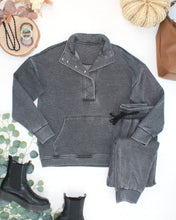 Load image into Gallery viewer, IN STOCK Jesse Vintage Wash Snap Pullover - Black