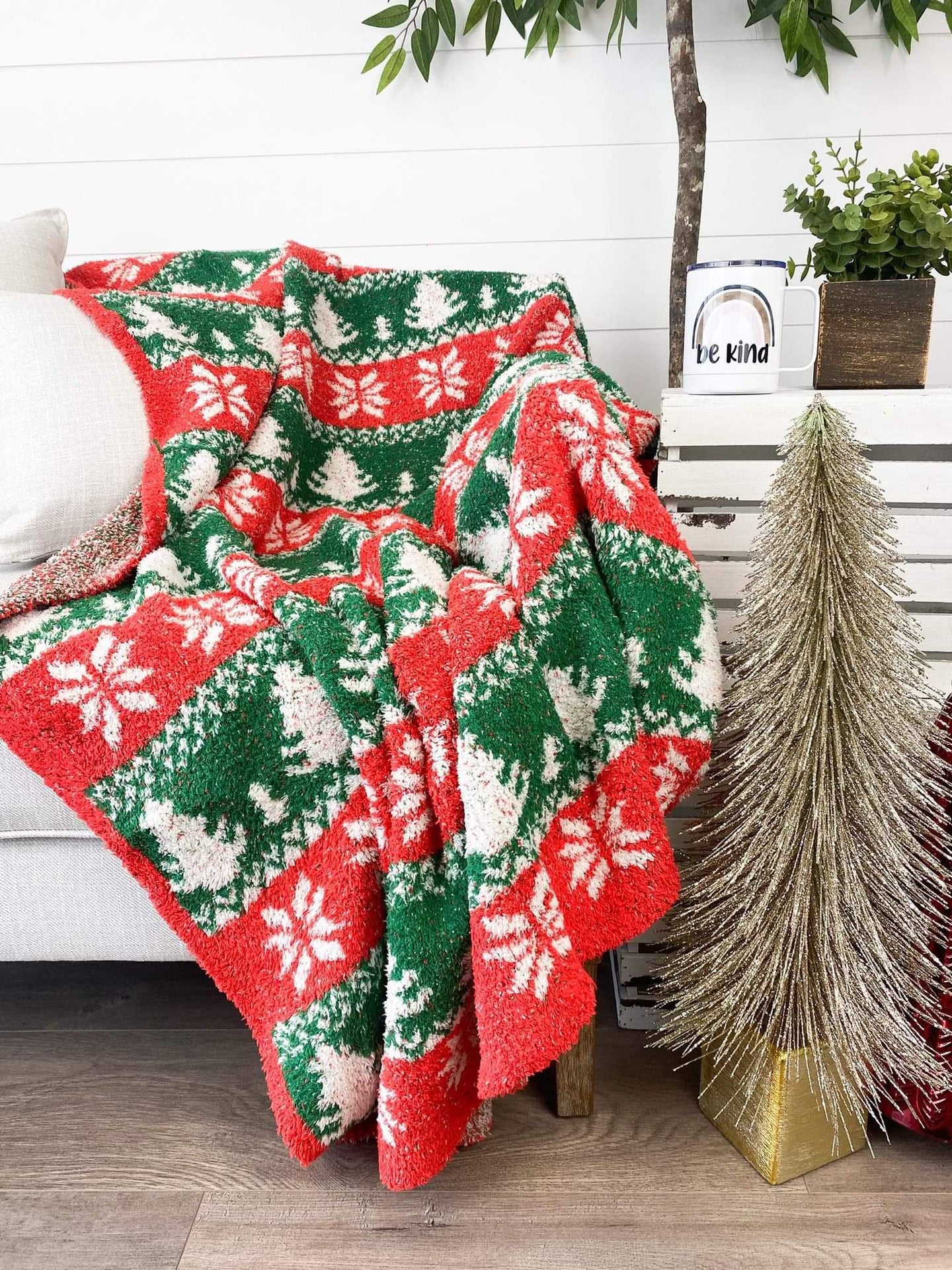 Plush and Fuzzy Blanket - Trees and Snowflakes