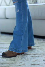 Load image into Gallery viewer, Flare Jeans | Button Fly Light  Wash