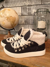 Load image into Gallery viewer, Snuggle Shoes