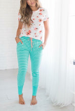 Load image into Gallery viewer, White Poppy Tee