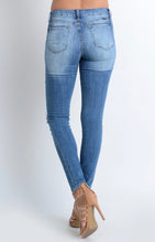 Load image into Gallery viewer, Kan Can  Super Skinny Jeans