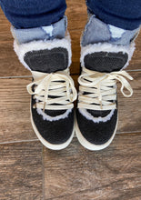 Load image into Gallery viewer, Snuggle Shoes