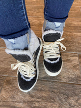Load image into Gallery viewer, Snuggle Shoes