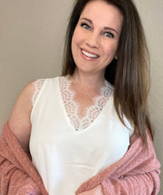 Load image into Gallery viewer, Lovely Lace